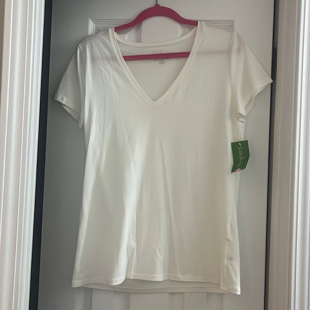 Lilly Pulitzer white short sleeve tee. Size large. NWT!